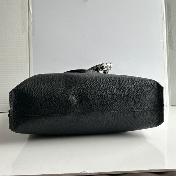 Reversible Tote/shoulder Bag in Black, Black and White - Picture 3 of 8
